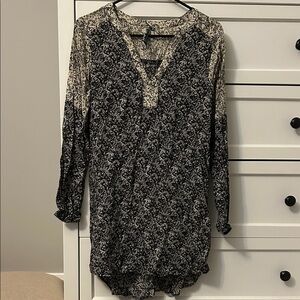 Black and White Patterned tunic-length Blouse